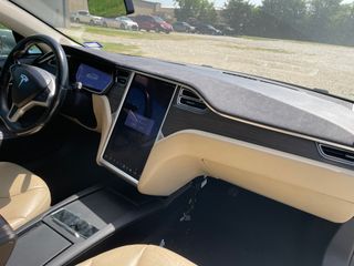 2015 Tesla Model S - Interior Full Dashboard Image
